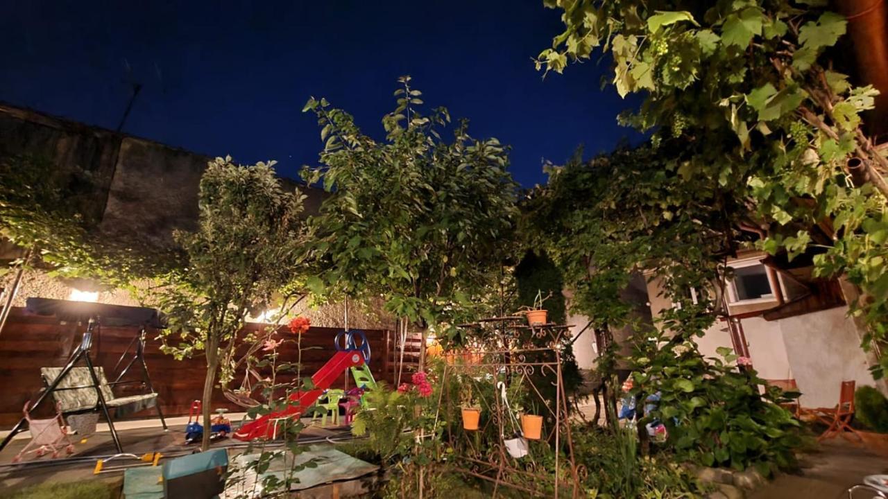 Garsoniera Cocheta Zona Coresi Mall Брашов Екстер'єр фото
